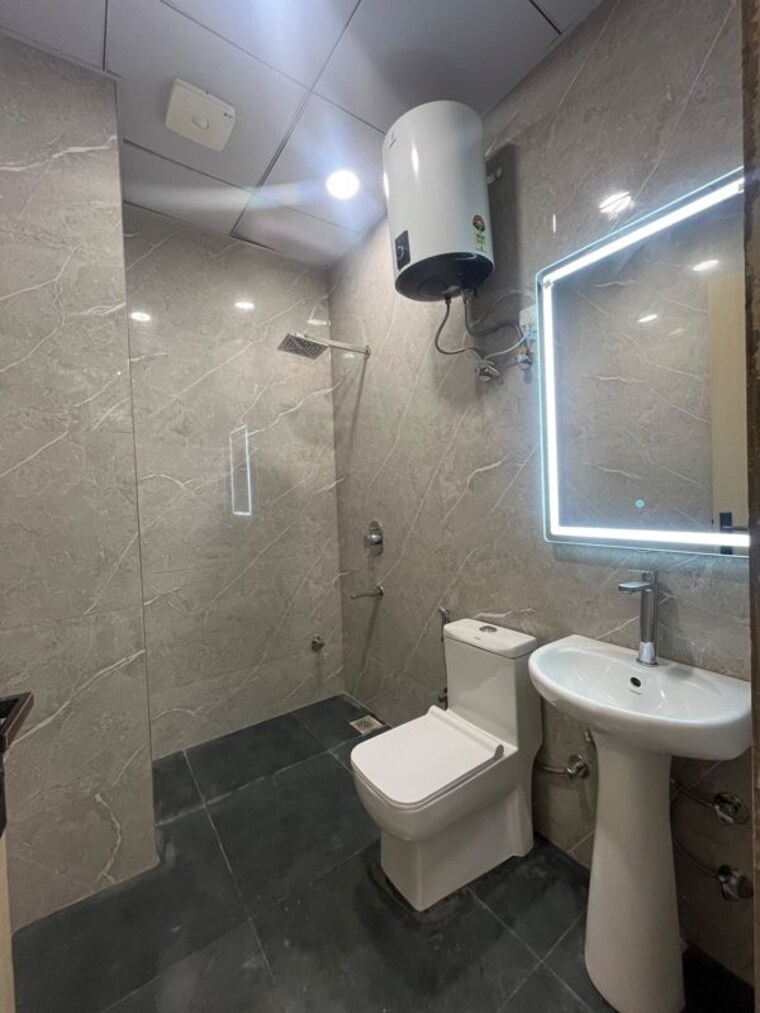 Bathroom, sushant lok i 2 Bedroom 1200 Sq.Ft. Builder Floor In Sushant Lok I Gurgaon 10331541