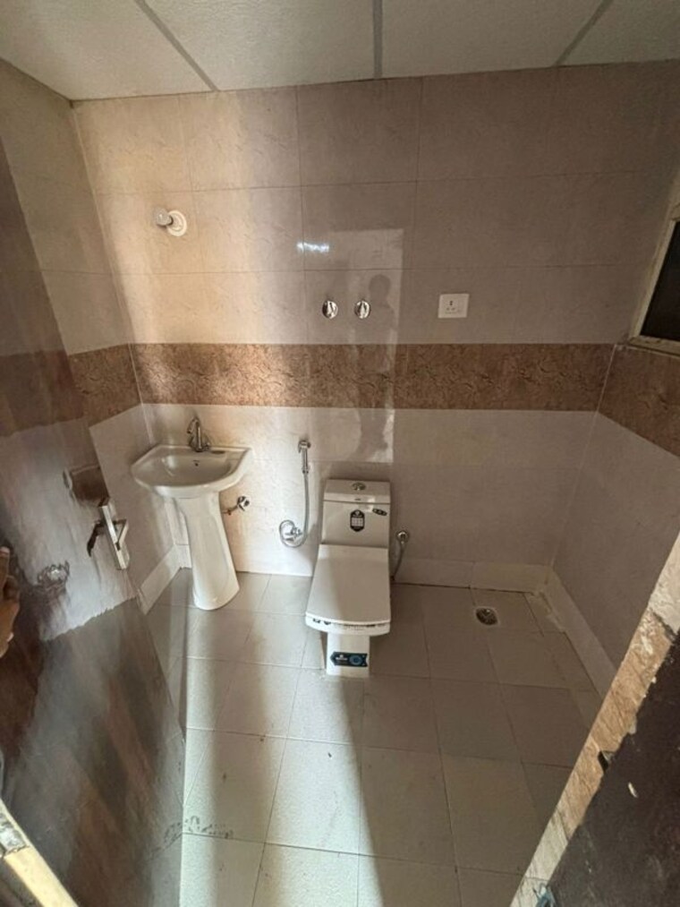 Bathroom, supertech-eco-village-ii 2.5 Bedroom 1267 Sq.Ft. Apartment In Sector 16b Greater Noida Greater Noida 10331538