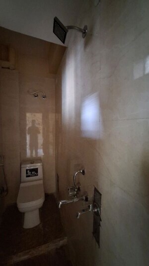 Bathroom in 1 BHK Apartment at Sector 10 Greater Noida – for Rent