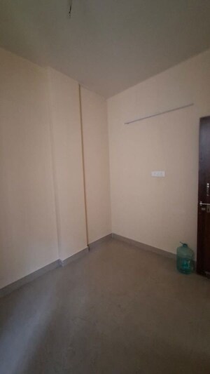 Room in 1 BHK Apartment at Sector 10 Greater Noida – for Rent