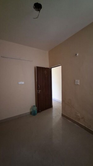 Room in 1 BHK Apartment at Sector 10 Greater Noida – for Rent