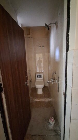 Bathroom in 1 BHK Apartment at Sector 10 Greater Noida – for Rent