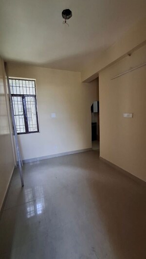 Room in 1 BHK Apartment at Sector 10 Greater Noida – for Rent
