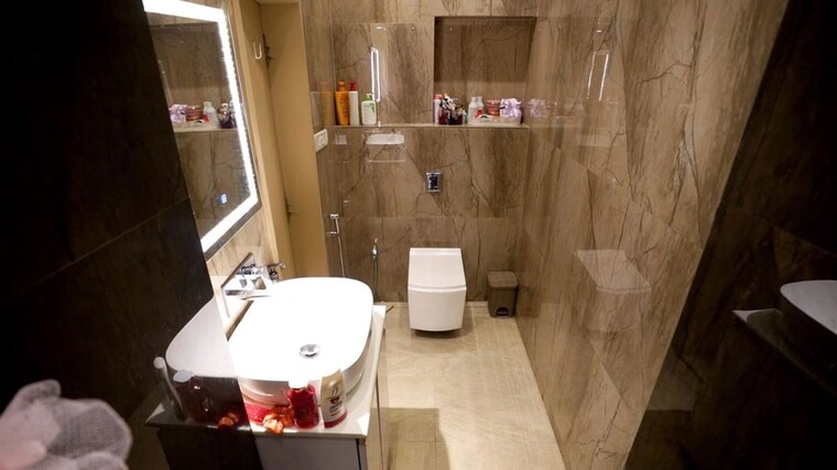 Bathroom, hiranandani-gardens-eden-bungalows 4 Bedroom 1800 Sq.Ft. Apartment In Powai Mumbai 10331567