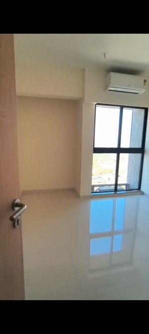 Room in 2.5 BHK Apartment at Lodha Casa Supremo, Mira Road East – for Rent