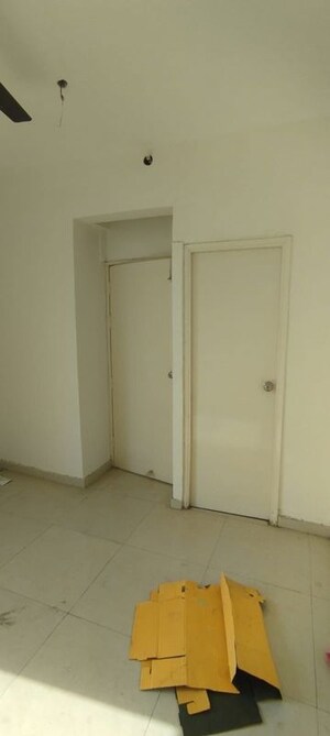 Room in 2 BHK Apartment at Signature Global The Millennia, Sector 37d – for Rent