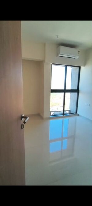 Room in 2.5 BHK Apartment at Lodha Casa Supremo, Mira Road East – for Rent