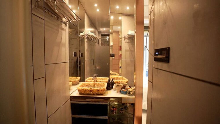 Kitchen, hiranandani-gardens-eden-bungalows 5 Bedroom 3750 Sq.Ft. Apartment In Powai Mumbai 10331542