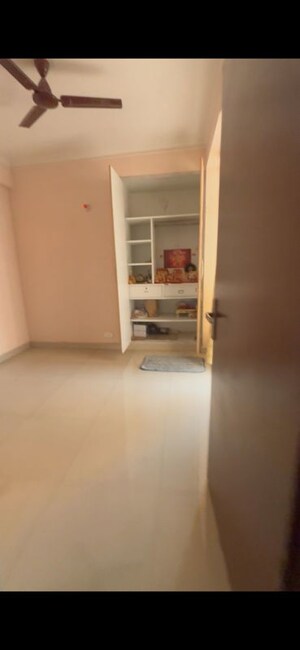 Room in 4 BHK Apartment at Supertech Ecovillage I, Sector 1 Greater Noida – for Rent