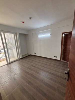 Room in 4 BHK Apartment at Supertech Ecovillage I, Sector 1 Greater Noida – for Rent