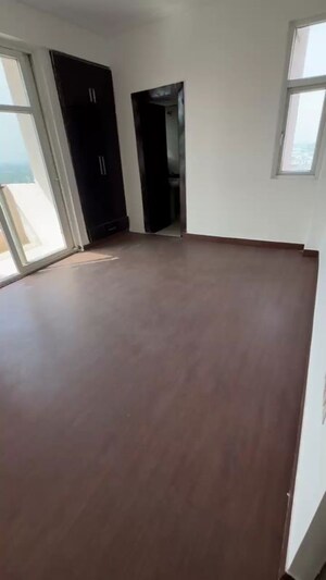 Room in 3 BHK Apartment at Amrapali Empire, Sain Vihar – for Sale