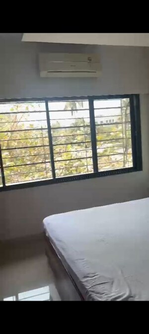 Room in 1.5 BHK Apartment at Dunhill Apartments, Bandra West – for Rent