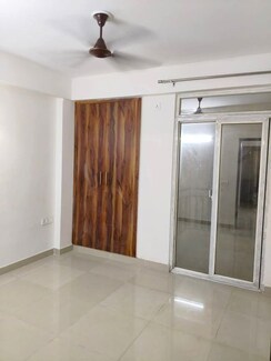 2 BHK + Servant Room Apartment For Rent in AIMS Golf Town