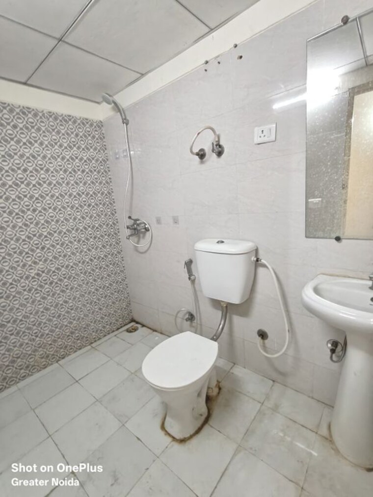 Bathroom, gaur-city-2-14th-avenue 1 RK 550 Sq.Ft. Apartment In Sector 16c Greater Noida Greater Noida 9304132
