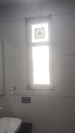Bathroom in 1 BHK Builder Floor at Sector 57 – for Rent