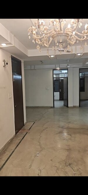 Building Lobby in 3 BHK Builder Floor at Indirapuram Shakti Khand 1 – for Sale