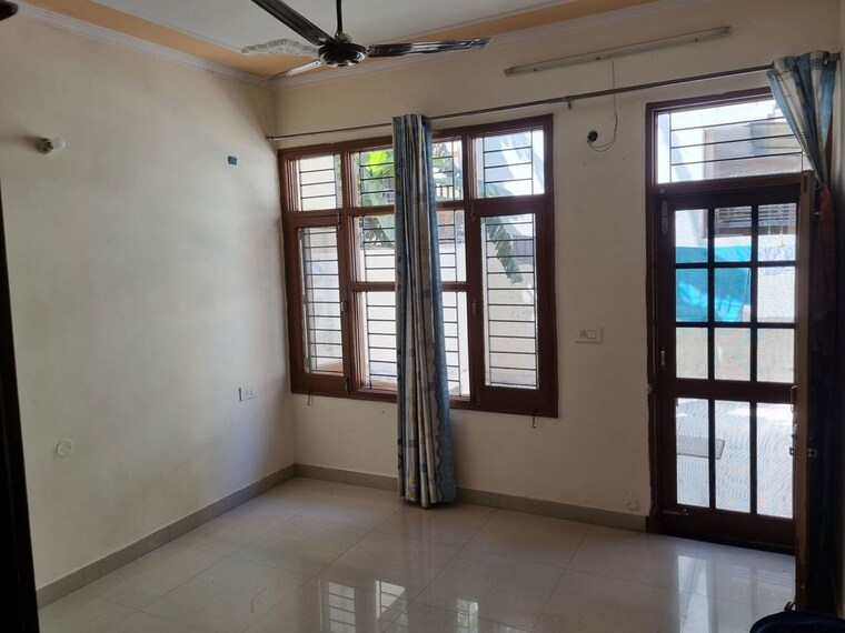 Room, sector 79 3 Bedroom 2000 Sq.Ft. Builder Floor In Sector 79 Mohali 10331661