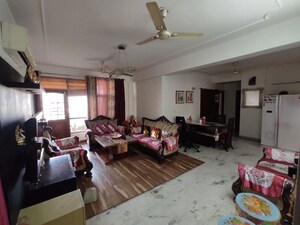 Living Room in 4 BHK Apartment at Sector 45 – for Rent