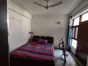 Bedroom in 4 BHK Apartment at Sector 45 – for Rent
