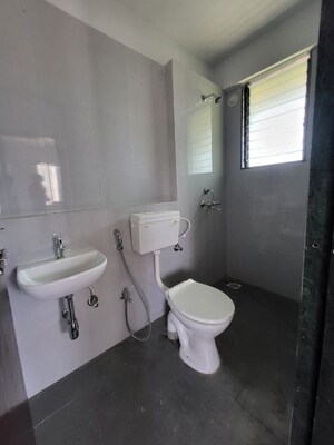 Bathroom in 1 BHK Apartment at Highland Pearl, Thane West – for Rent