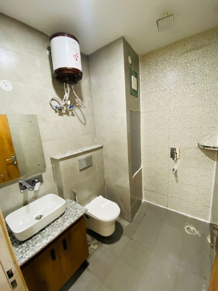 Bathroom, sector 32 Studio 651 Sq.Ft. Builder Floor In Sector 32 Gurgaon 10331697