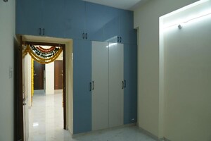 Room in 3 BHK Apartment at Chaitanya Puri – for Rent