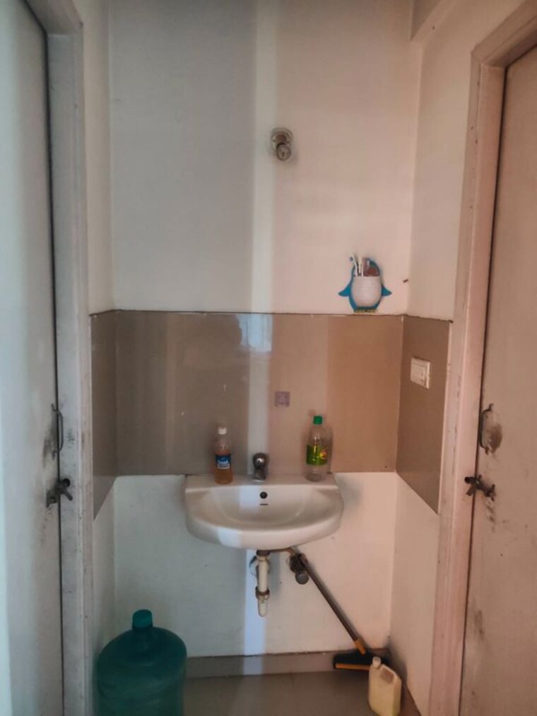 Bathroom, pate-west-coast-park 2 Bedroom 900 Sq.Ft. Apartment In Shivane Pune 10331715