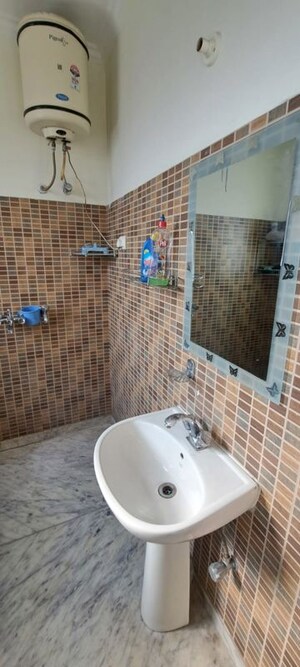Bathroom in 3 BHK Builder Floor at Sector 43 – for Rent