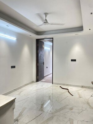 Room in 1 BHK Builder Floor at Saket – for Rent