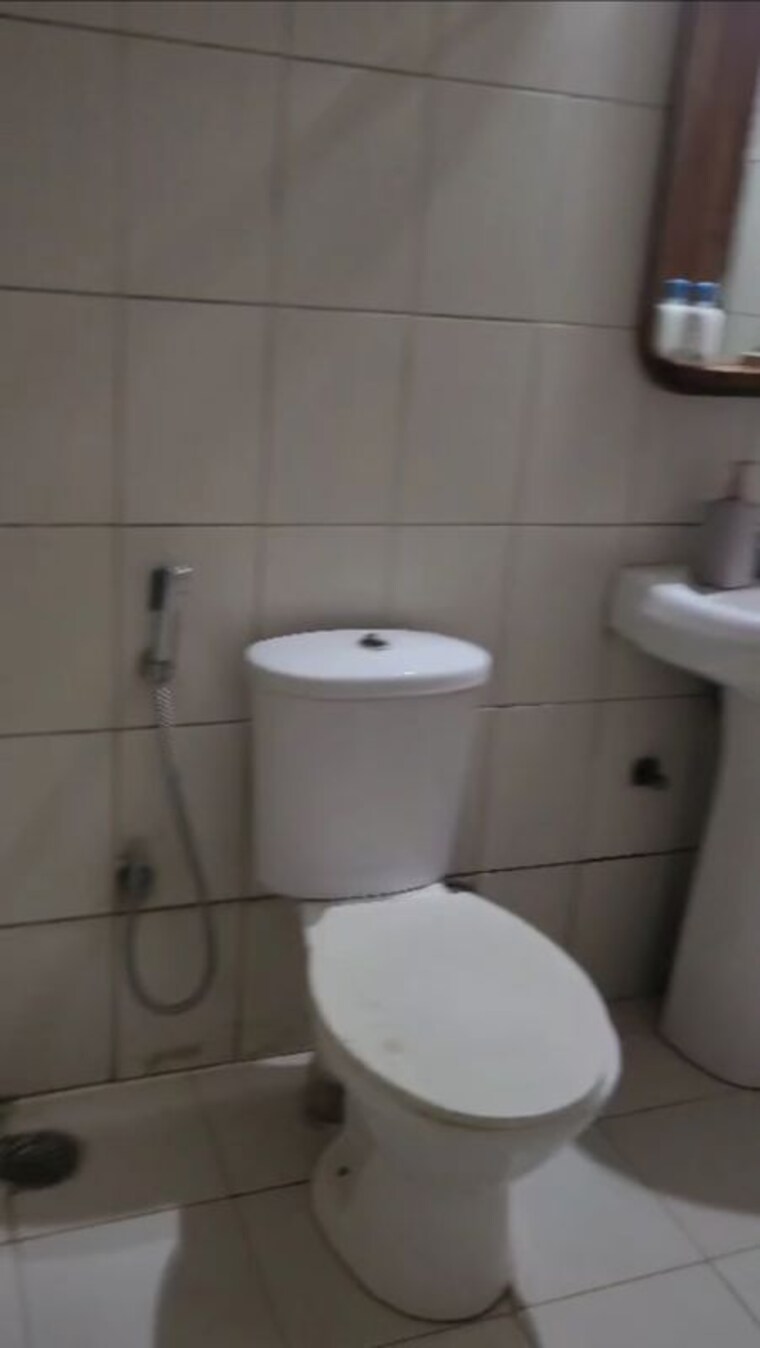 Bathroom, puri-pratham 3 Bedroom 1400 Sq.Ft. Apartment In Sector 84 Faridabad 8763284