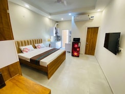 StudioBuilder Floor For Rent in Sector 44