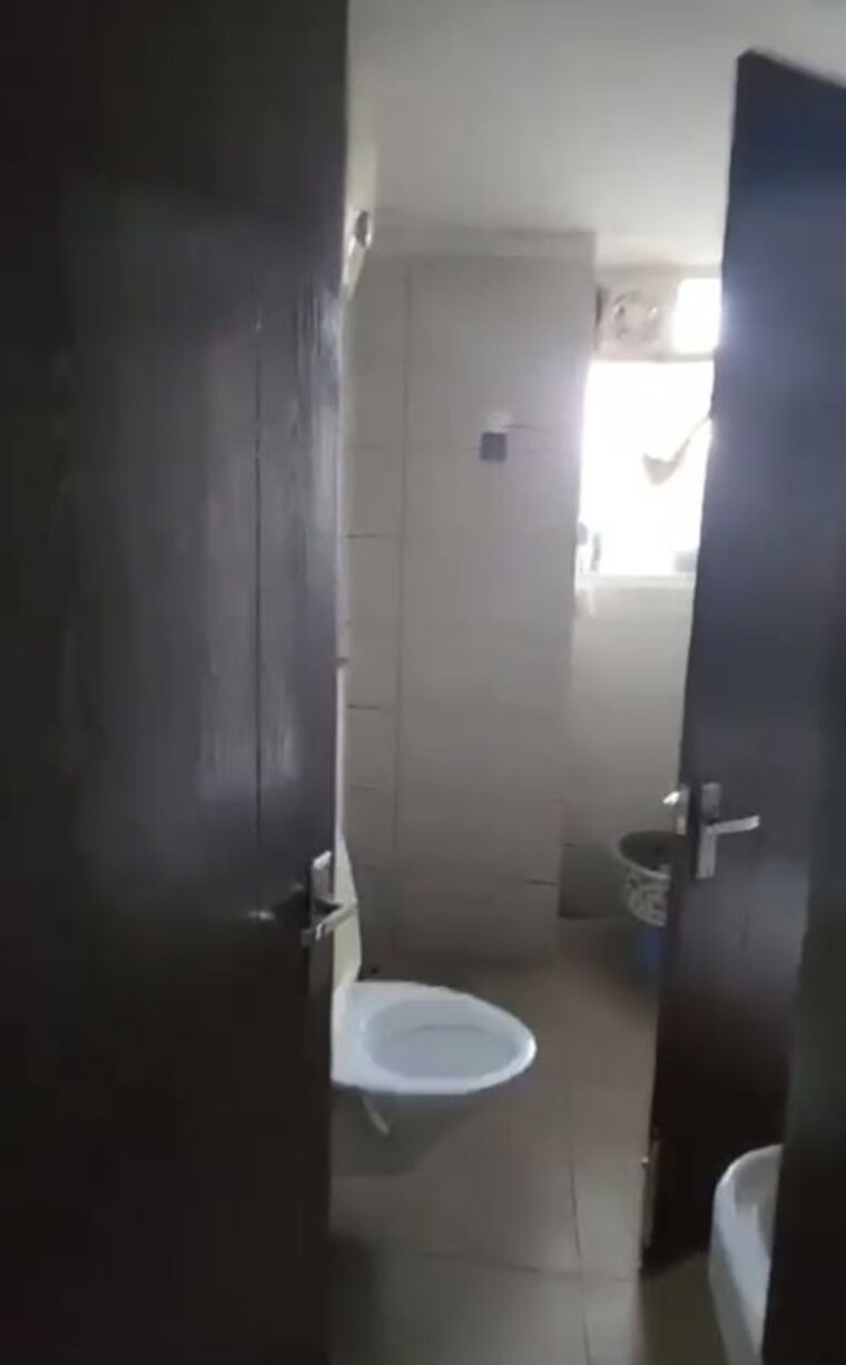 Bathroom, motiaz-royal-citi 3 Bedroom 1460 Sq.Ft. Apartment In Ambala Highway Zirakpur 10331786