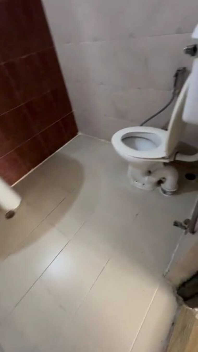 Bathroom, bulland-heights 2 Bedroom 1260 Sq.Ft. Apartment In Sain Vihar Ghaziabad 10331798
