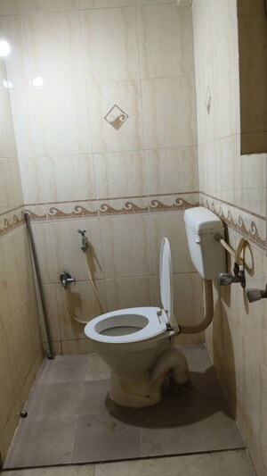 Bathroom in 3.5 BHK Apartment at Oakwood Hills, Baner – for Rent