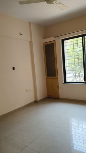 Room in 3.5 BHK Apartment at Oakwood Hills, Baner – for Rent