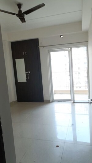 Room in 3 BHK Apartment at Ajnara Homes, Sector 16b Greater Noida – for Rent