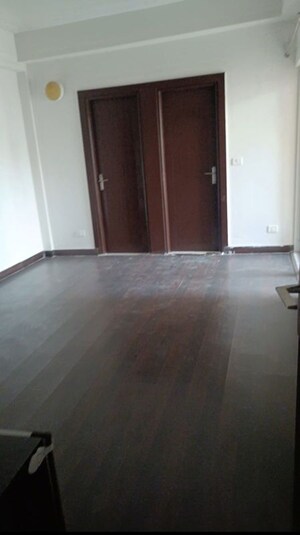 Room in 3 BHK Apartment at Ajnara Homes, Sector 16b Greater Noida – for Rent