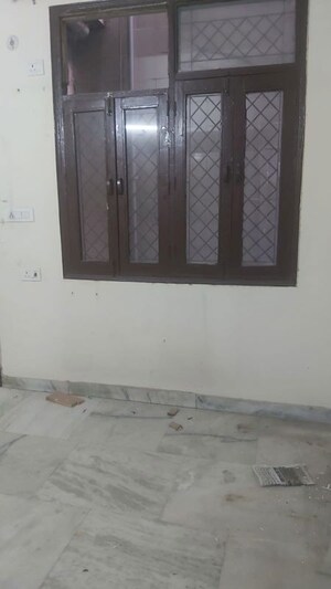 Room in 2.5 BHK Builder Floor at Pandav Nagar – for Rent
