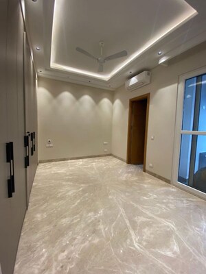 Room in 3 BHK Builder Floor at Green Park Extension – for Rent