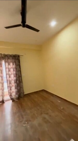 Room in 4 BHK Apartment at Ashoka NCR Green Extension, Sector 1 Greater Noida – for Rent