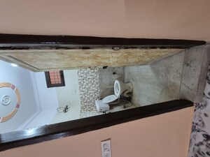 Furnished Amenities in 1.5 BHK Builder Floor at Mayur Vihar – for Rent