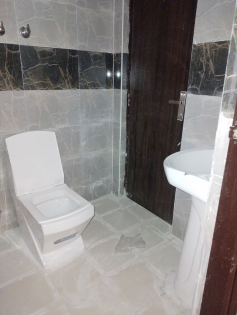 Bathroom, supertech-ecovillage-ii 2 Bedroom 890 Sq.Ft. Apartment In Sector 16b Greater Noida Greater Noida 10323675