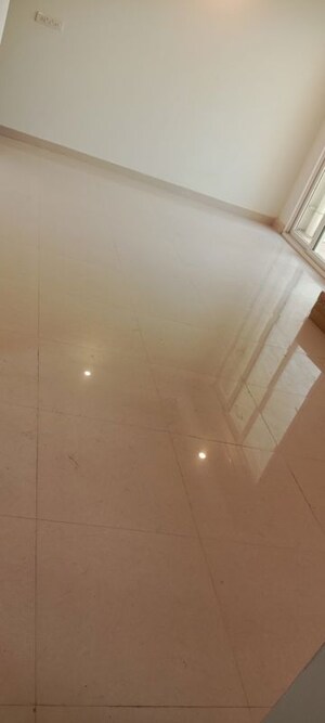 Room in 2.5 BHK Apartment at Mahagun Mirabella, Sector 79 – for Rent