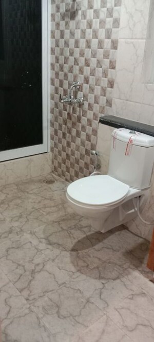 Bathroom in 2.5 BHK Apartment at Mahagun Mirabella, Sector 79 – for Rent