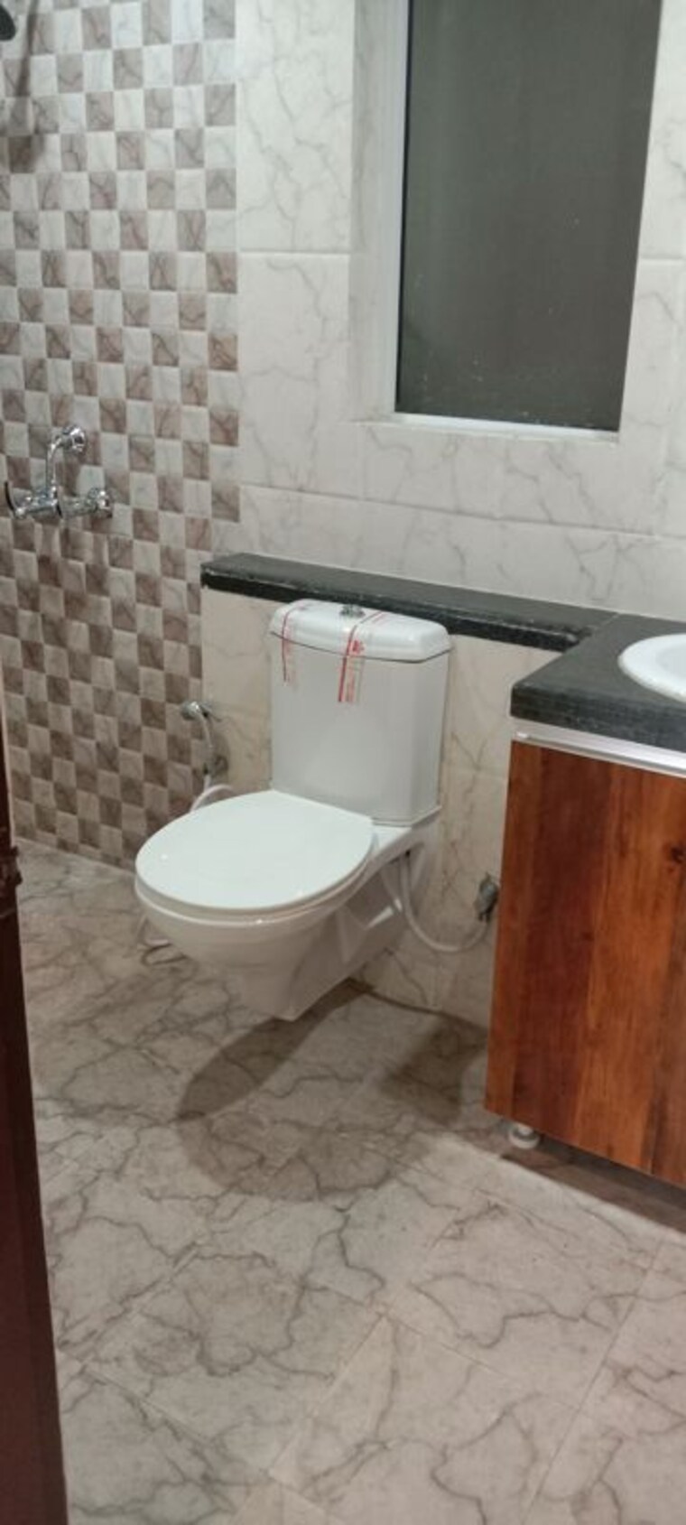 Bathroom, mahagun-mirabella 2.5 Bedroom 1400 Sq.Ft. Apartment In Sector 79 Noida 10331836