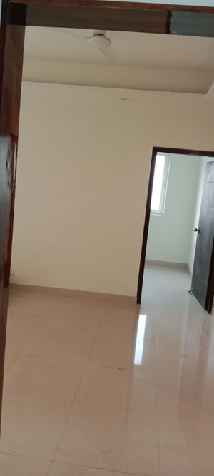 Room in 2.5 BHK Apartment at Mahagun Mirabella, Sector 79 – for Rent