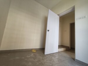 Room in 1.5 BHK Apartment at Indiabulls Greens, New Panvel – for Sale