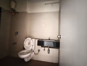 Bathroom in 1.5 BHK Apartment at Indiabulls Greens, New Panvel – for Sale