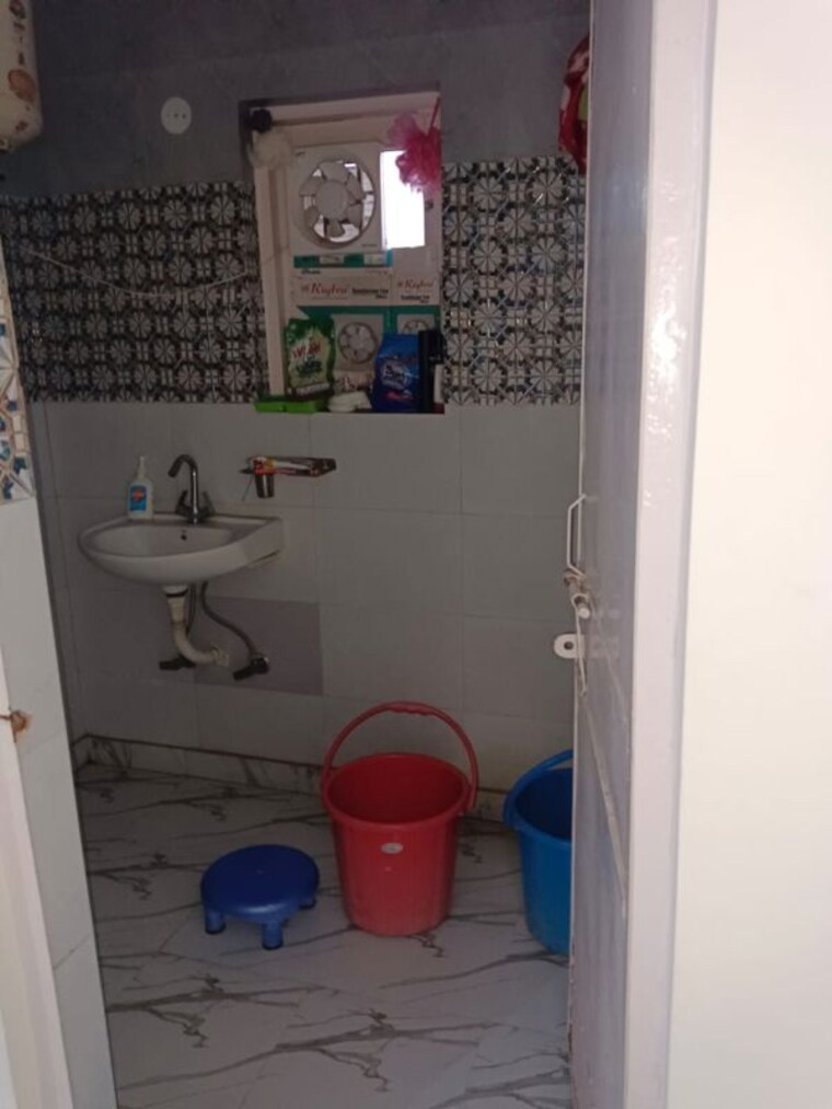 Bathroom, lajpat nagar 4 1 Bedroom 566 Sq.Ft. Builder Floor In Lajpat Nagar 4 Delhi 10331880