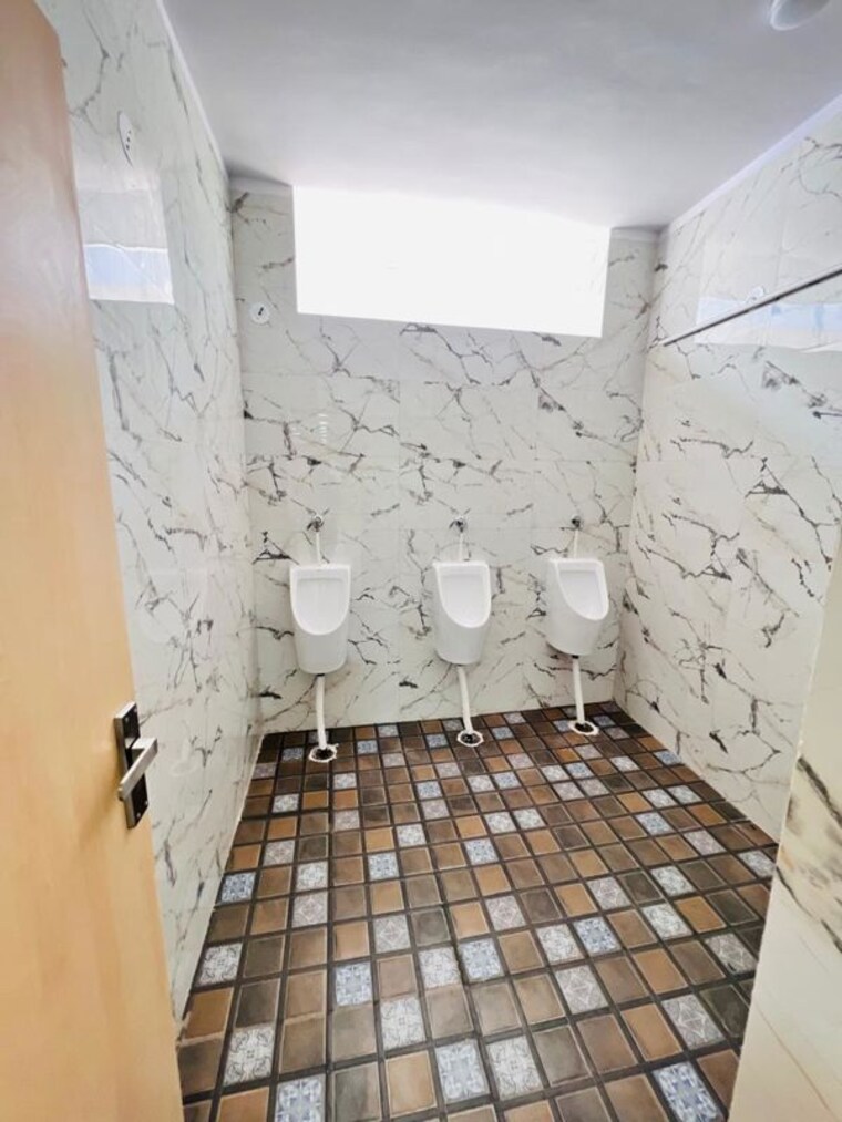 Bathroom, sector 4 Commercial Office Space 1500 Sq.Ft. In Sector 4 Noida 10331904